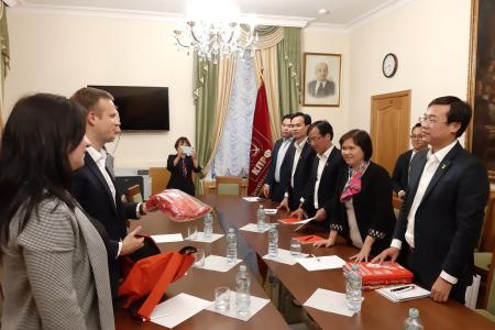 Состоялась встреча руководства ЦК ЛКСМ с вьетнамскими товарищами