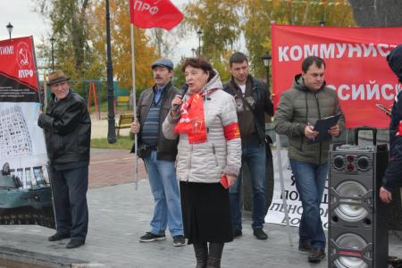 В Тюмени состоялся митинг, посвященный памяти защитников Верховного совета РСФСР
