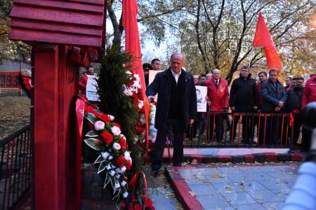 Г.А. Зюганов на митинге в Москве: Вечная память героям! Да здравствует Советская власть!