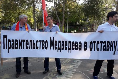 В Краснодарском крае прошли акции в память о трагических событиях «черного октября» 1993 года