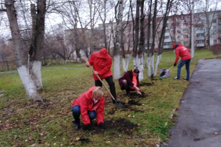 Пермские коммунисты провели патриотическую акцию «Сад Победы - сад Жизни - сад Бессмертного полка»