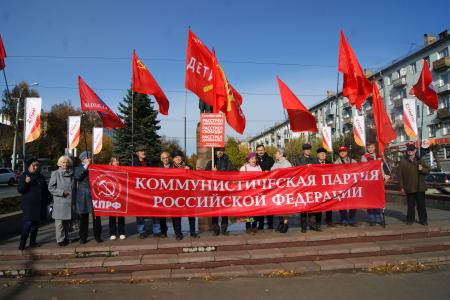 «Ваша борьба не была напрасной». В Кирове прошла акция памяти защитников Верховного Совета России 