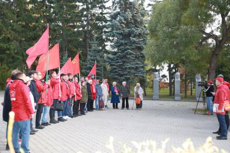В Омске прошли акции памяти защитников Дома Советов