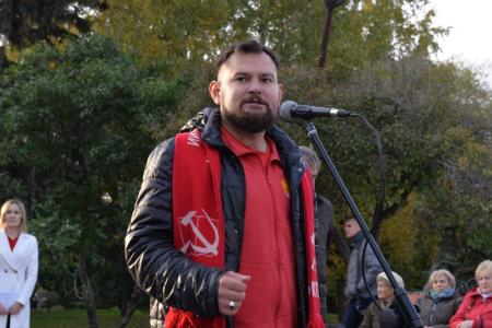«Черный октябрь»: Новосибирцы почтили память защитников Советской власти