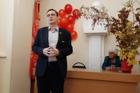 Орловские коммунисты организовали концерт для ветеранов в День пожилого человека