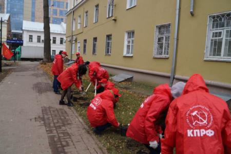 В Нижнем Новгороде КПРФ провела акцию «Сад жизни - сад бессмертного полка»