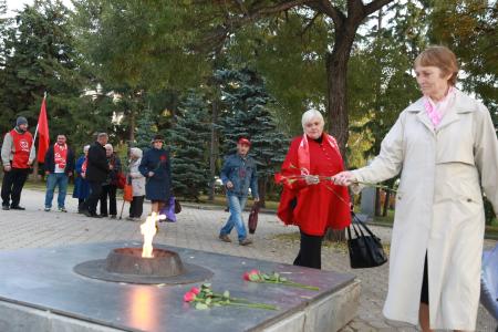 В Омске прошли акции памяти защитников Дома Советов