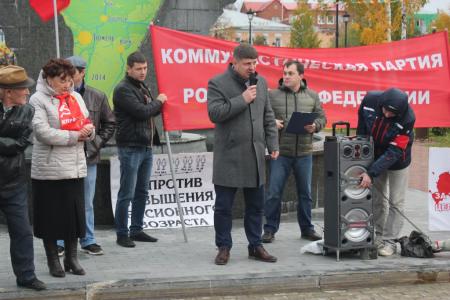 В Тюмени состоялся митинг, посвященный памяти защитников Верховного совета РСФСР
