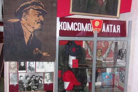 В Барнауле в школьный музей возвращена комсомольская экспозиция