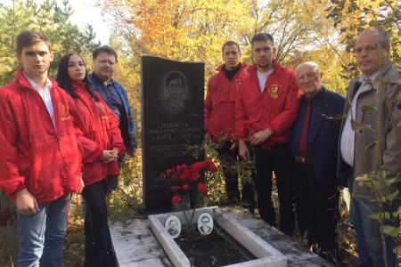 Самарские коммунисты почтили память молодого героя, отдавшего жизнь за власть Советов в 1993 году
