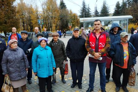 В Калуге прошел митинг в память о защитниках Советской Конституции,