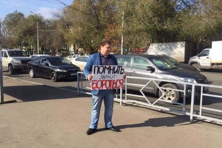 «Не забудем! Не простим!». Коммунисты и комсомольцы Самары провели одиночные пикеты