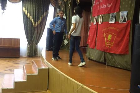 В Белгородской области комсомольцы и пионеры провели открытый урок для детей «Мой герой всегда со мной!»