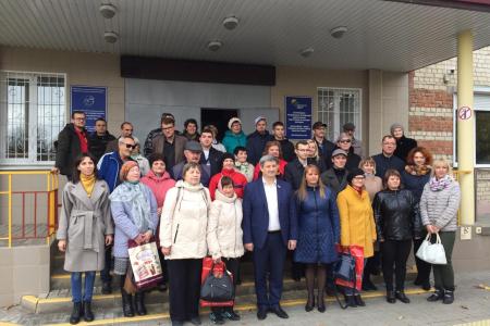 Белгородские комсомольцы и пионеры помогли слабовидящим инвалидам написать географический диктант