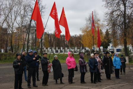 «КПРФ против грязной власти!» В Кирове прошёл митинг за отставку главы Заксобрания и против «завода смерти»