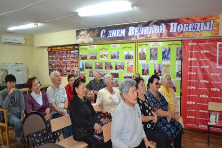 Коммунисты Калмыкии чествуют ветеранов