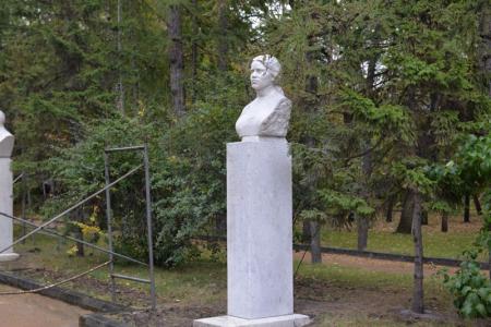 Новосибирск. Анатолий Локоть проверил ход реконструкции  Сквера Героев Революции 