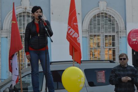 Алтайский край. КПРФ провела митинг против закрытия единственного родильного дома в Новоалтайске