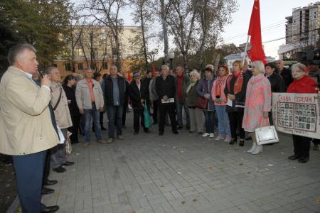 3 октября коммунисты Воронежа провели акцию возле монумента жертвам белого террора
