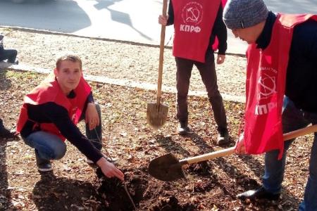 В Саратове прошла акция «Сад Победы - Сад Жизни»