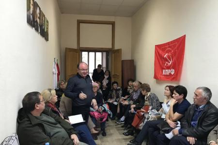 В новой общественной приёмной депутата Госдумы А.А. Ющенко в Уфе прошла первая встреча с жителями