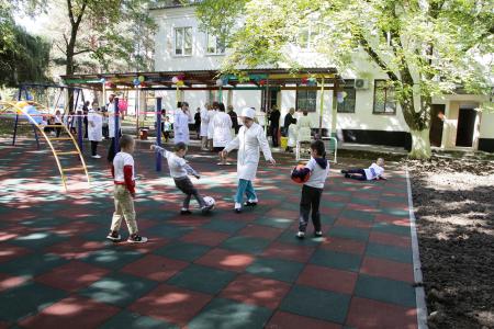 При содействии Анатолия Бифова в Нальчике открылась детско-спортивная площадка