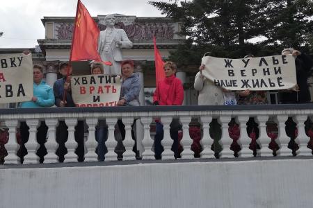 Приморский край. Мэр города Артема сбежал от участников законной акции протеста, проведенной при активной поддержке КПРФ