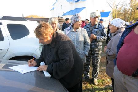 Секретари Тамбовского обкома КПРФ встретились с жителями села Челнаво-Покровское