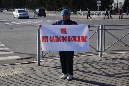 Коммунисты Республики Тыва провели серию одиночных пикетов