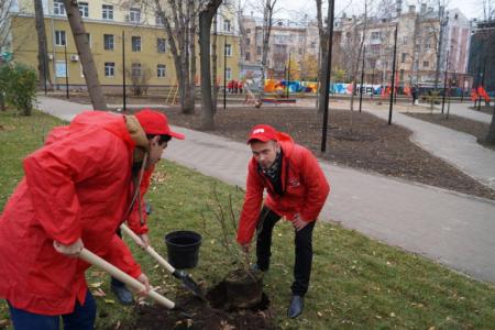В Нижнем Новгороде КПРФ провела акцию «Сад жизни - сад бессмертного полка»