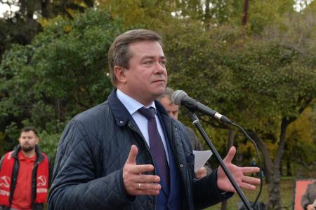 «Черный октябрь»: Новосибирцы почтили память защитников Советской власти