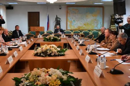 По инициативе депутата Ю.П. Синельщикова в Государственной Думе прошел круглый стол по неприкосновенности частной жизни