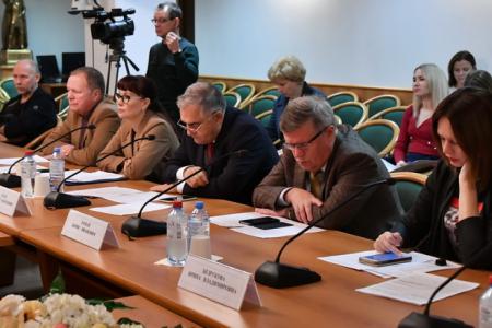 По инициативе депутата Ю.П. Синельщикова в Государственной Думе прошел круглый стол по неприкосновенности частной жизни