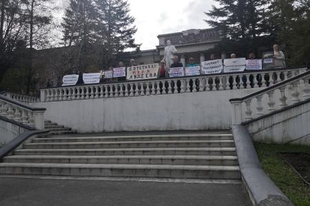 Приморский край. Жители города Артема при поддержке КПРФ требуют от властей остановить варварское уничтожение парков и скверов