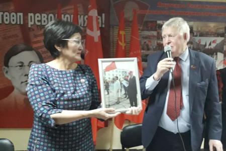 Мэр Якутска посетила собрание коммунистов