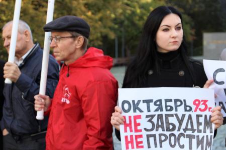 В Калининграде прошел пикет в память о трагических событиях  осени 1993 года