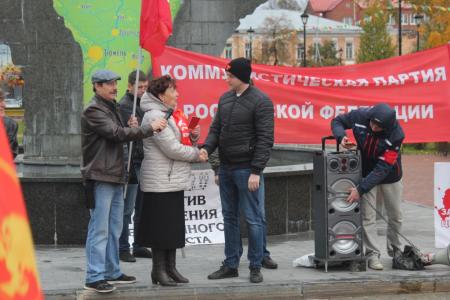 В Тюмени состоялся митинг, посвященный памяти защитников Верховного совета РСФСР