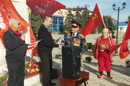 В день Красного Октября в Краснодарском крае прошли автопробеги и митинги в поддержку П.Н. Грудинина и С.Г. Левченко 