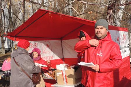В Омске в рамках подготовки к празднованию годовщины Великой Октябрьской революции проходит серия пикетов