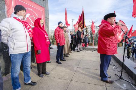 Красноярские коммунисты ярко отметили 102-ю годовщину Великого Октября