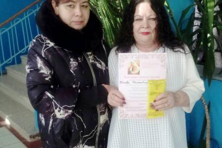 Саратовская область. Активистки "ВЖС - Надежда России" поздравили женщин с Днём матери