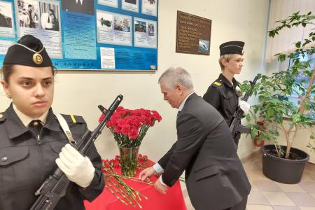 Санкт-Петербург. Депутат С.М. Пантелеев принял участие в торжественной церемонии, приуроченной к присвоению ГБОУ СОШ №121 имени героя-подводника С.Е. Маркова