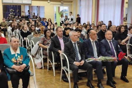 Санкт-Петербург. Депутат С.М. Пантелеев принял участие в торжественной церемонии, приуроченной к присвоению ГБОУ СОШ №121 имени героя-подводника С.Е. Маркова