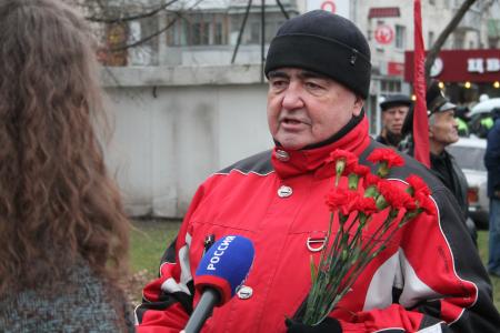 Псков. Под Красным Знаменем Октября!