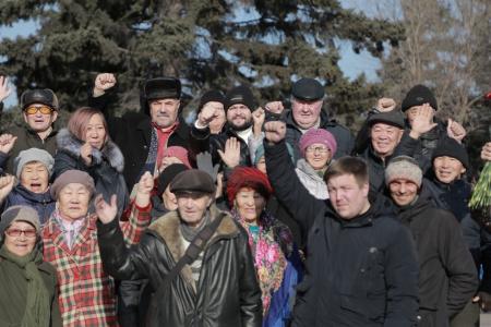 Республика Тува. Коммунисты Кызыла возложили цветы к памятнику Владимиру Ильичу Ленину