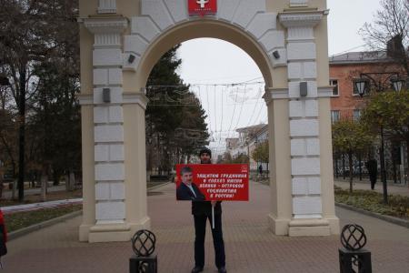 В Черкесске возобновились одиночные пикеты против преследования коммунистов