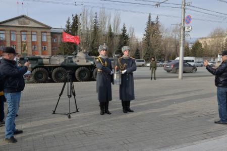 «Москва-Новосибирск»: Сибиряки зажгли вечный огонь на Монументе Славы