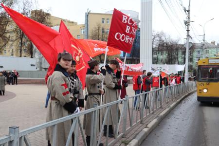 Коммунисты Рязани провели шествие и митинг в годовщину Великого Октября