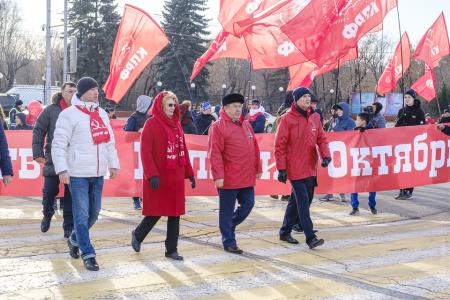 Красноярские коммунисты ярко отметили 102-ю годовщину Великого Октября