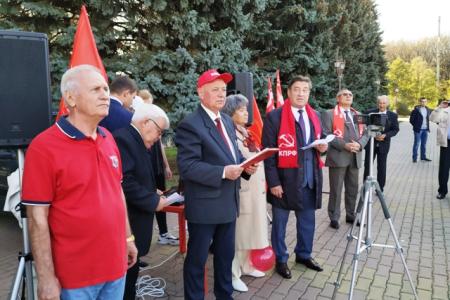 Лидер ставропольских коммунистов Виктор Гончаров: Дню 7 ноября – статус государственного общенародного праздника!